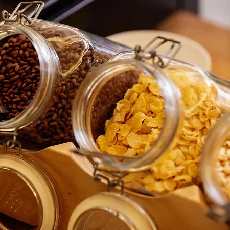 Отель Almirante